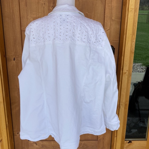 Catherine’s Women’s 3X Denim Jacket White EUC Pockets Eyelet Accent Cotton Blend - Picture 7 of 10